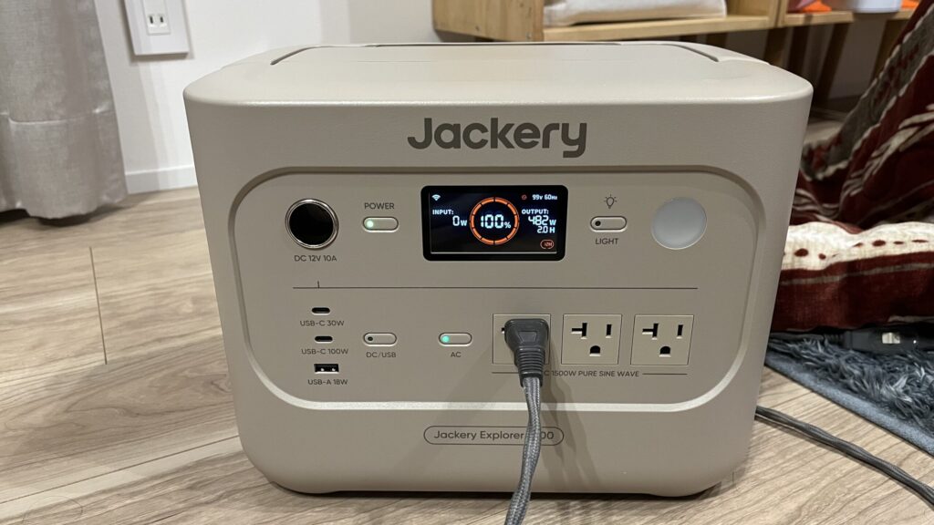 Jackery 1000でコタツを動かしている様子