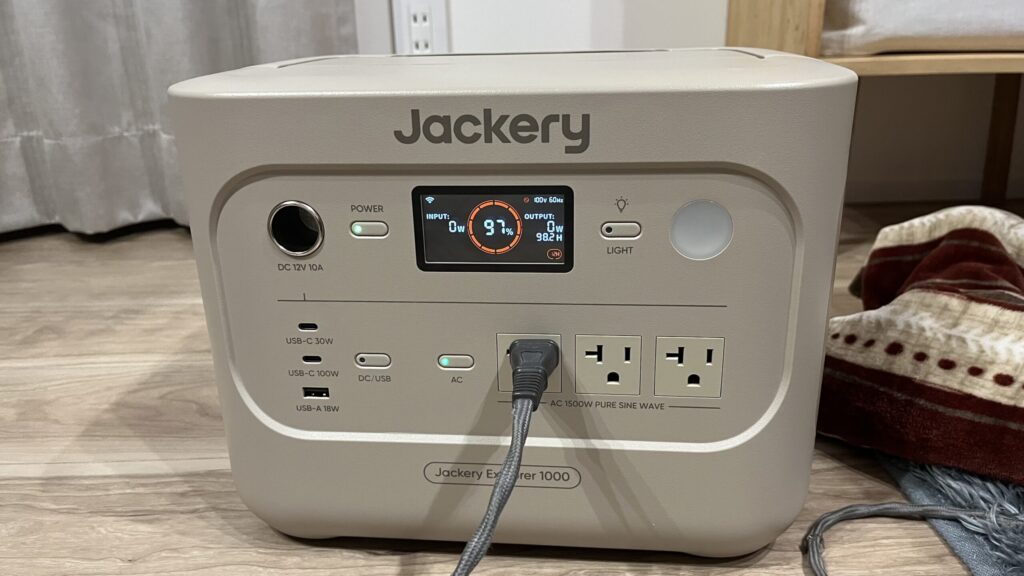 Jackery 1000でコタツを動かしている様子